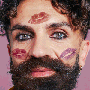 Banner: Ante el VIH, besos i+ besos