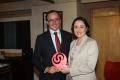 18/05/2015 - El ministro Alfonso Alonso recibe el premio del Día de Internet a la mejor campaña de servicio público por Cuéntalo. Hay salida a la violencia de Género.